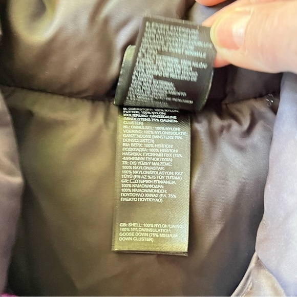 THE NORTH FACE ACONCAGUA PUFFER 550 DOWN FILL MAGENTA PURPLE VEST SIZE SMALL EUC - Picture 9 of 10